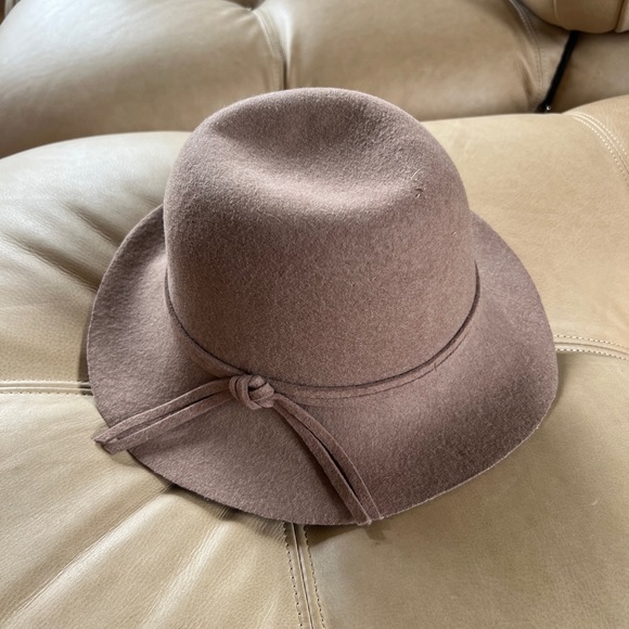 Nordstrom Accessories - Nordstrom Wool Hat